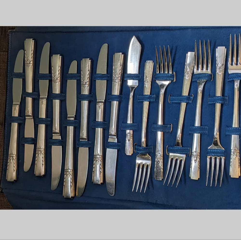 Antique WM A Rogers AA Grade Heavy Oneida Stainless Steel Flatware 34 Pi…